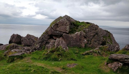 Plenty of beautiful rock formations along the path